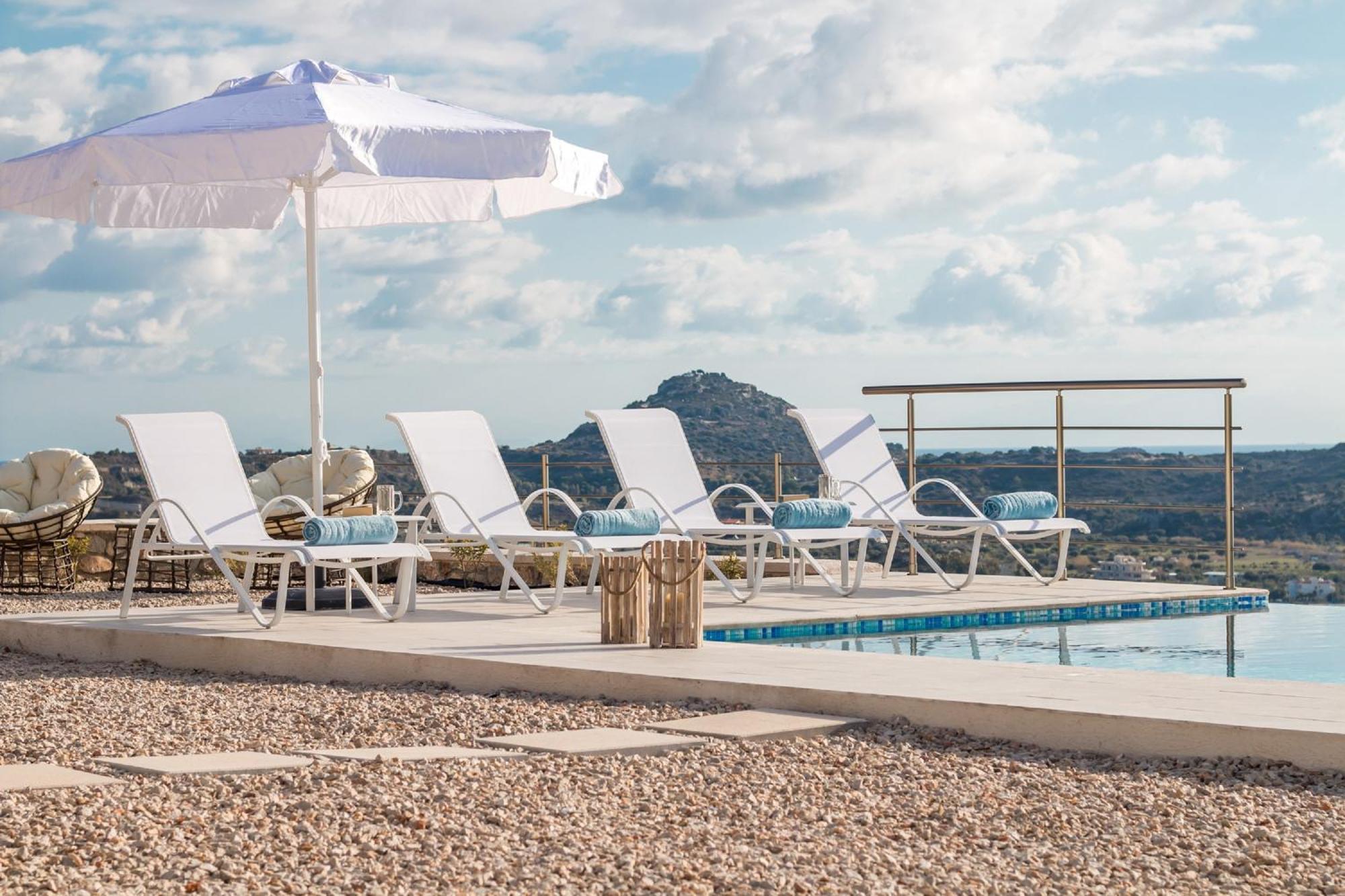 Francis & Gregorys Luxury Villa *