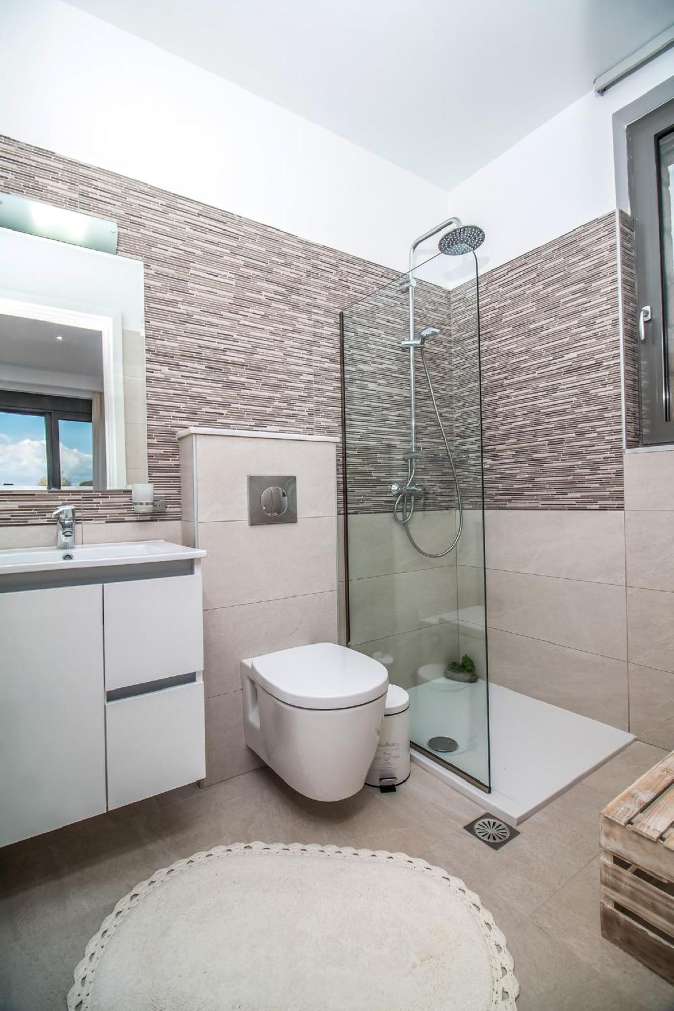 Francis & Gregorys Luxury Villa *