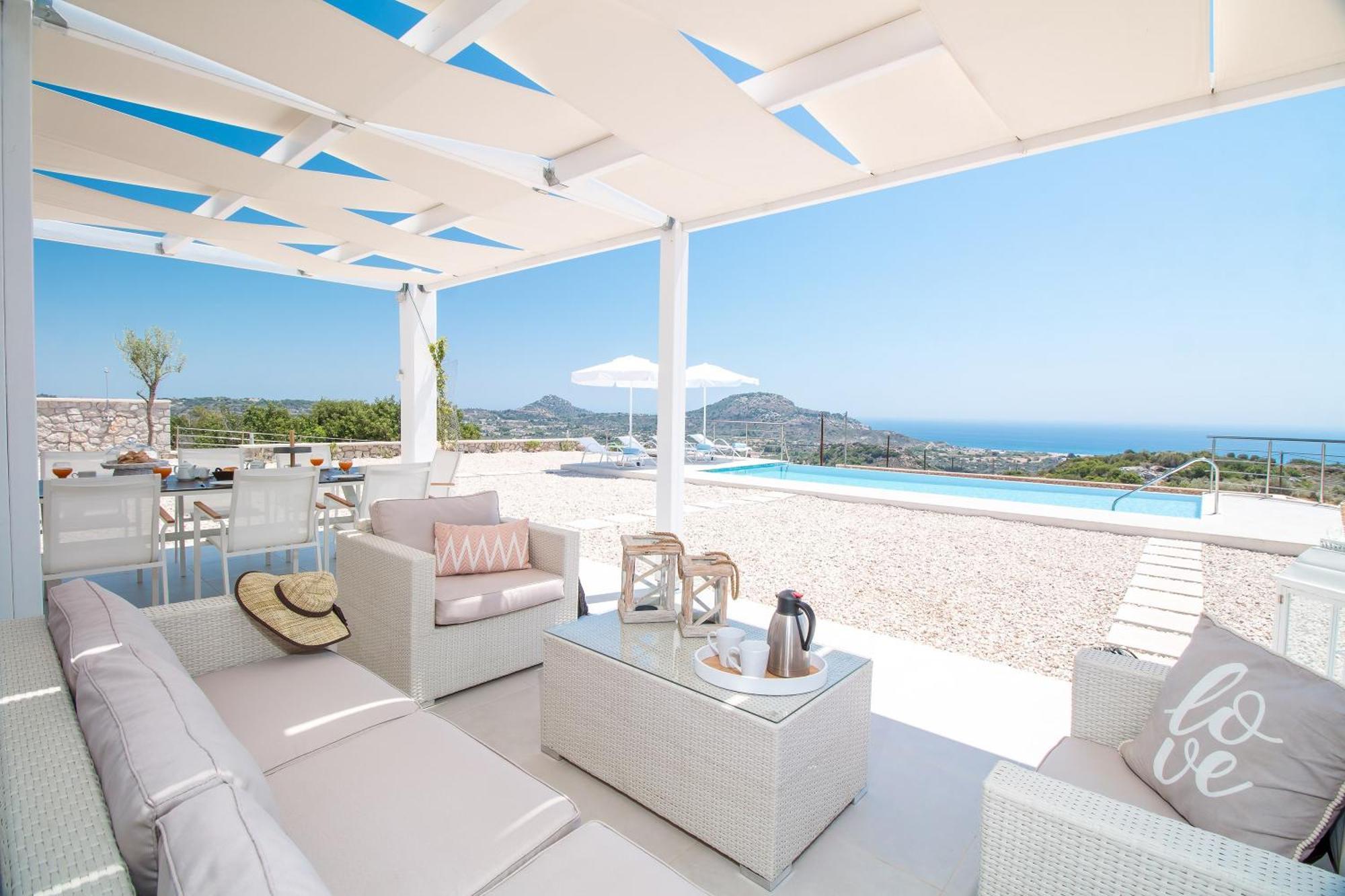 Francis & Gregorys Luxury * Afantou