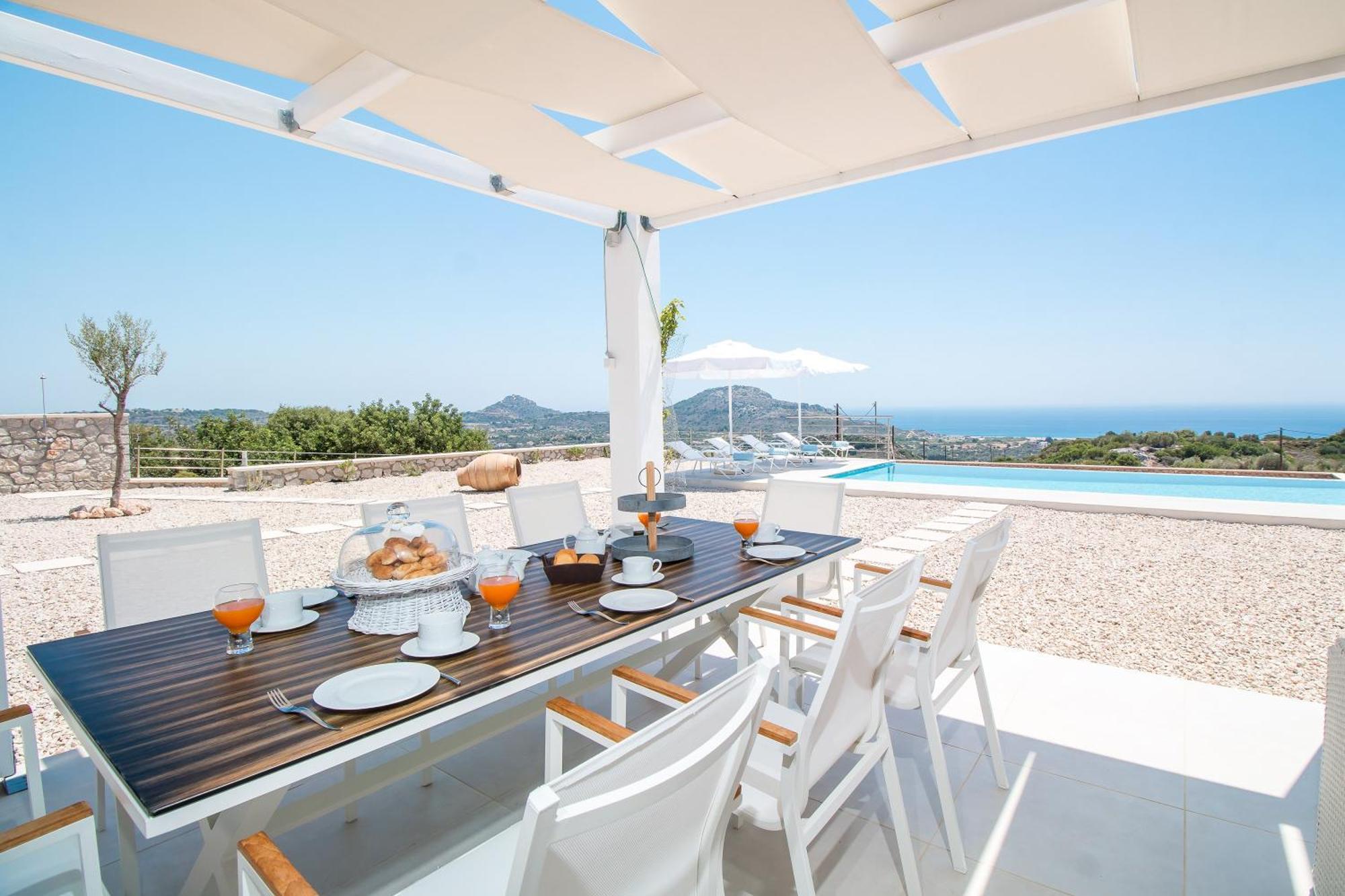 Francis & Gregorys Luxury Villa *